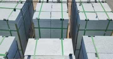 海东 芝麻白花岗岩5公分地铺石 花岗岩厂家工厂装车日常