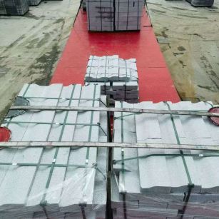 海东 芝麻白仿形加直形路沿石出货日常