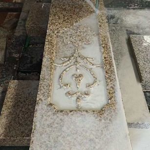 海东 黄金麻花岗岩异形加工雕刻栏杆大柱