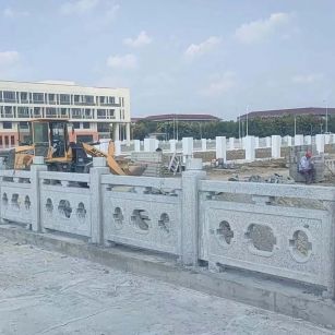 海东 白麻花岗岩荔枝面河道栏杆