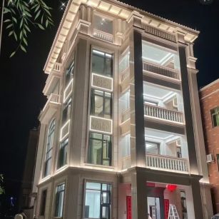 海东 芝麻白花岗岩别墅外墙夜间效果