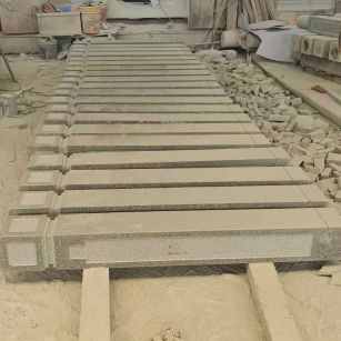 海东 芝麻白异形加工雕刻-栏杆大柱，方柱