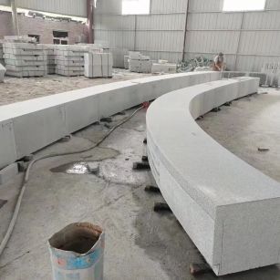 海东芝麻白花岗岩石板材 园林光面弧形坐凳