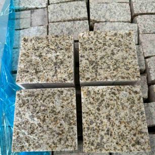 海东 黄金麻花岗岩自然面小方块，弹石，马蹄石等