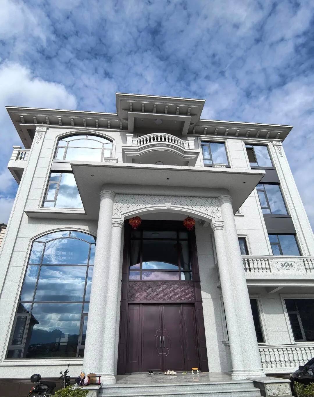 海东白麻别墅外墙干挂石材效果示例