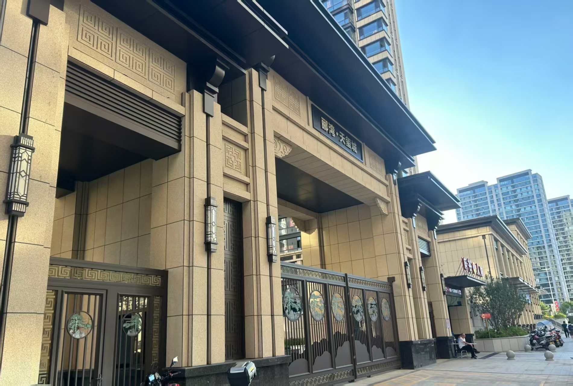 海东 黄金麻花岗岩荔枝面小区门楼外墙干挂