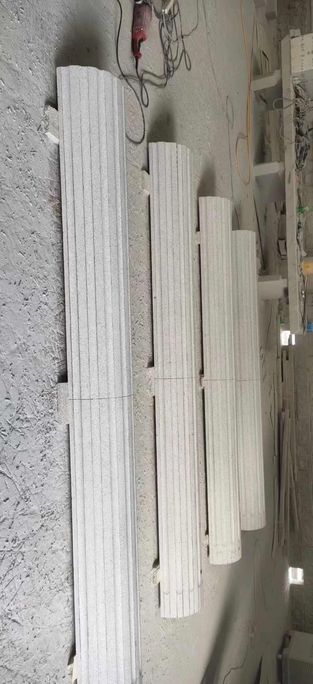 海东 花岗岩厂家带你看白麻花岗岩门楼大柱柱皮