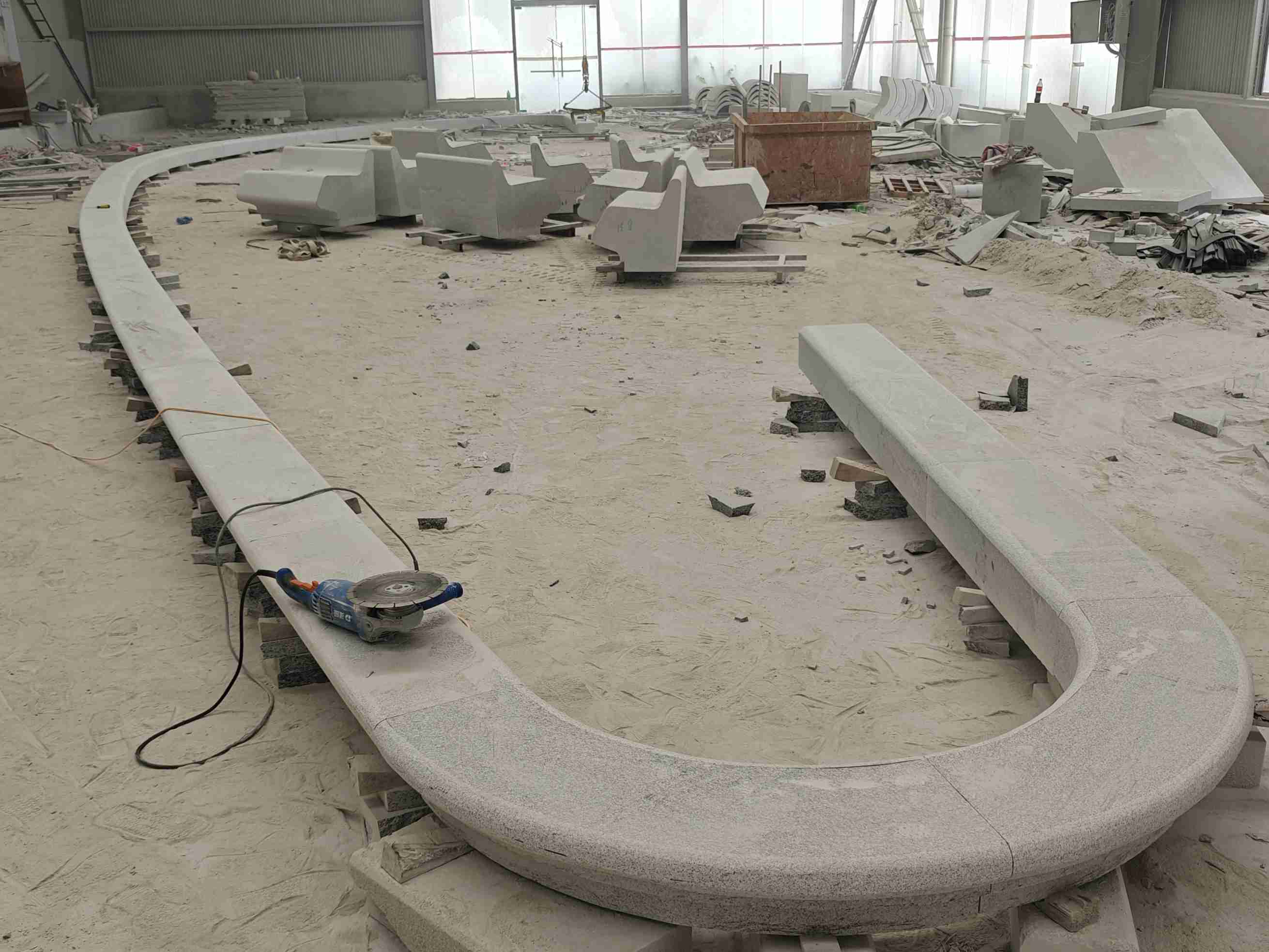 海东 芝麻白花岗岩弧形花坛石，坐凳石