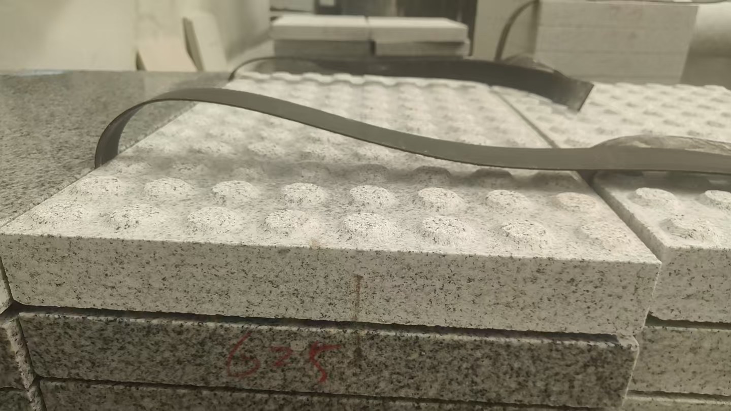 海东 芝麻白花岗岩6.0公分荔枝面五轴加工雕刻盲点