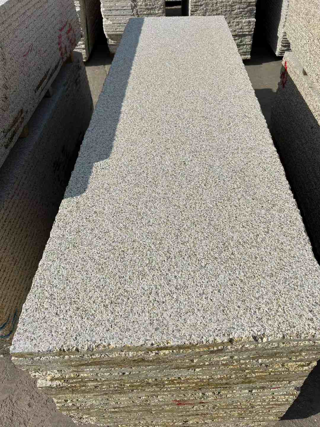 海东 黄金麻花岗岩荔枝面毛板，半成品