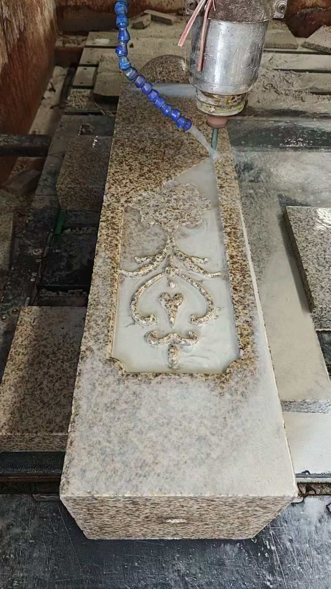 海东 黄金麻花岗岩异形加工雕刻栏杆大柱