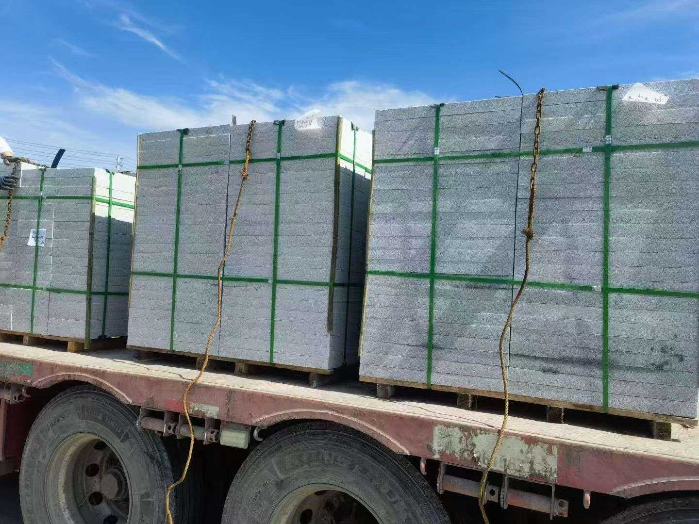 海东 芝麻白花岗岩地铺石装车日常