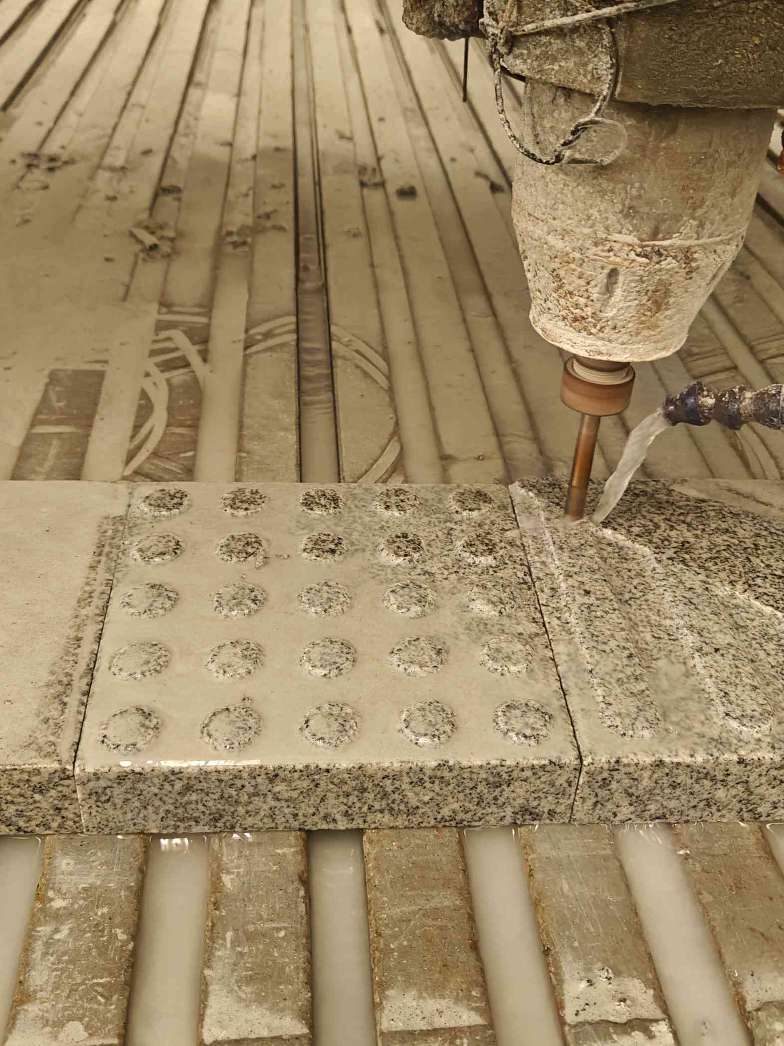 海东 芝麻白花岗岩石材盲人石、盲道石、盲点石