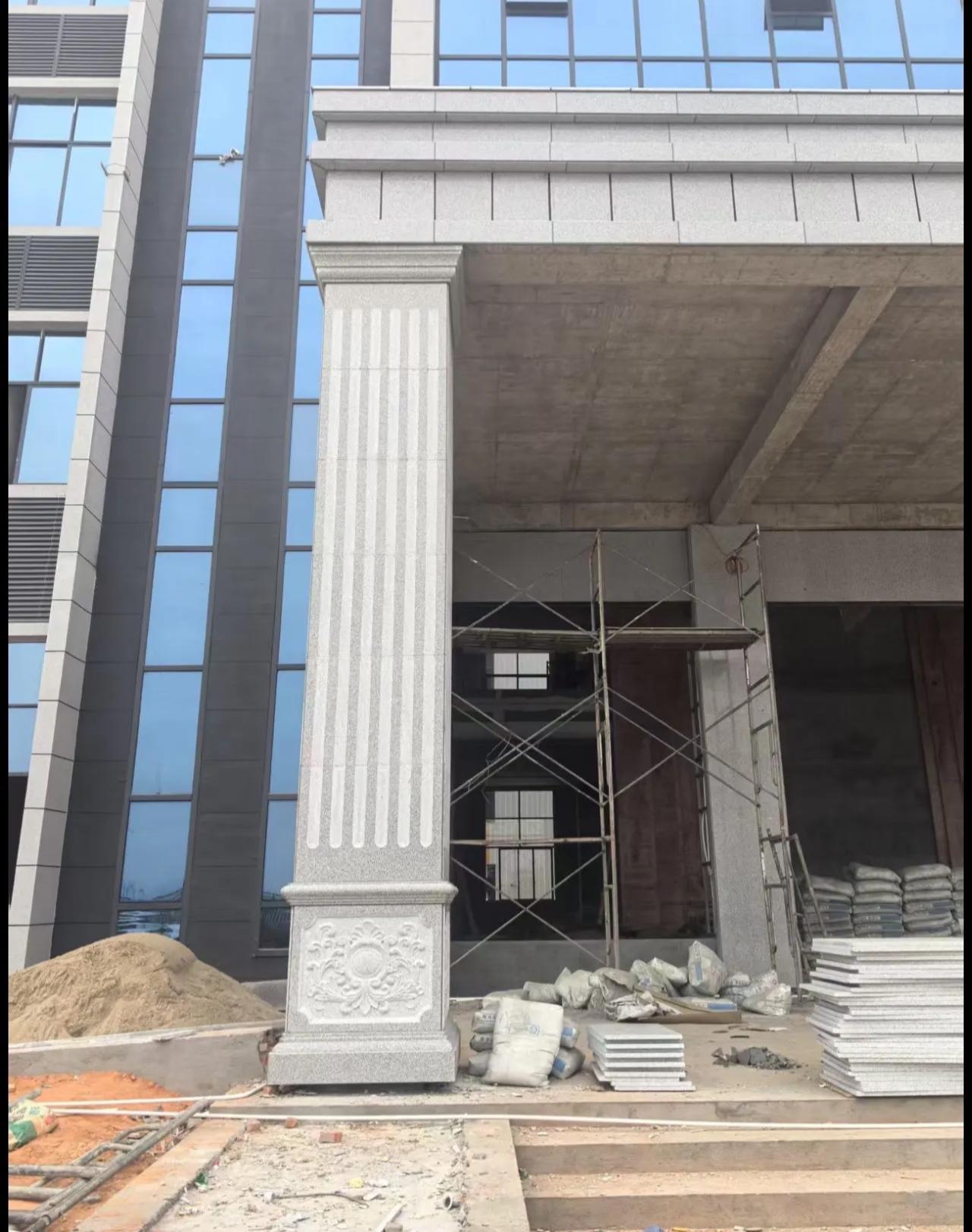 海东 芝麻白光面花岗岩门楼大柱（罗马柱）配雕花底座