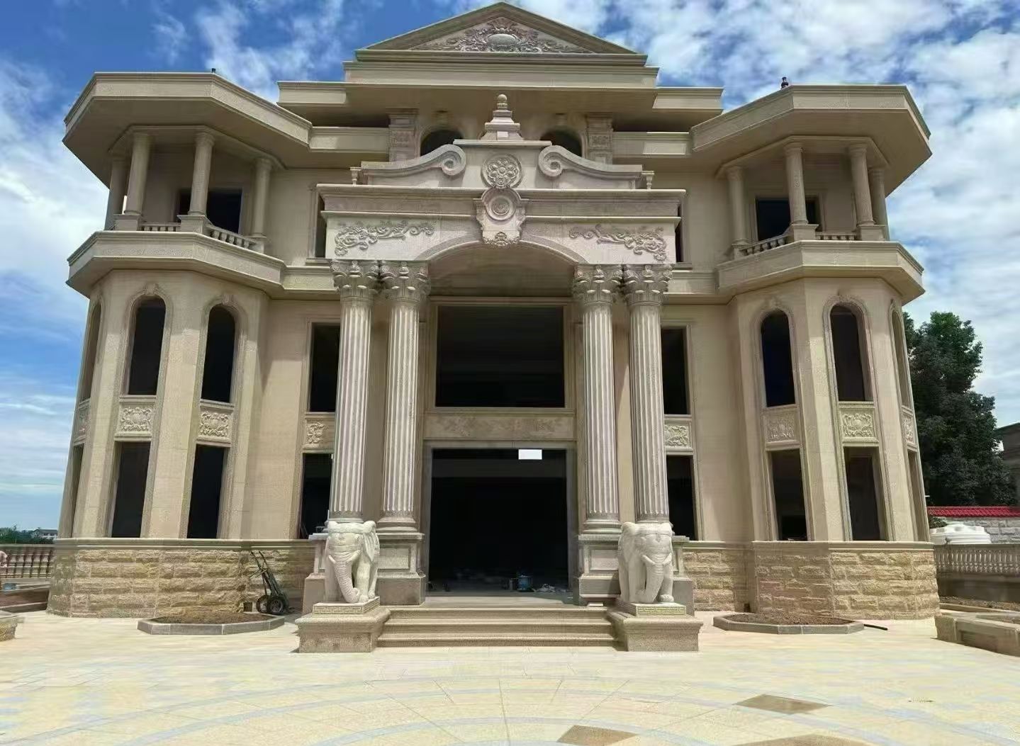 海东 黄金麻别墅外墙干挂，大柱，大象，蘑菇石，雕花板