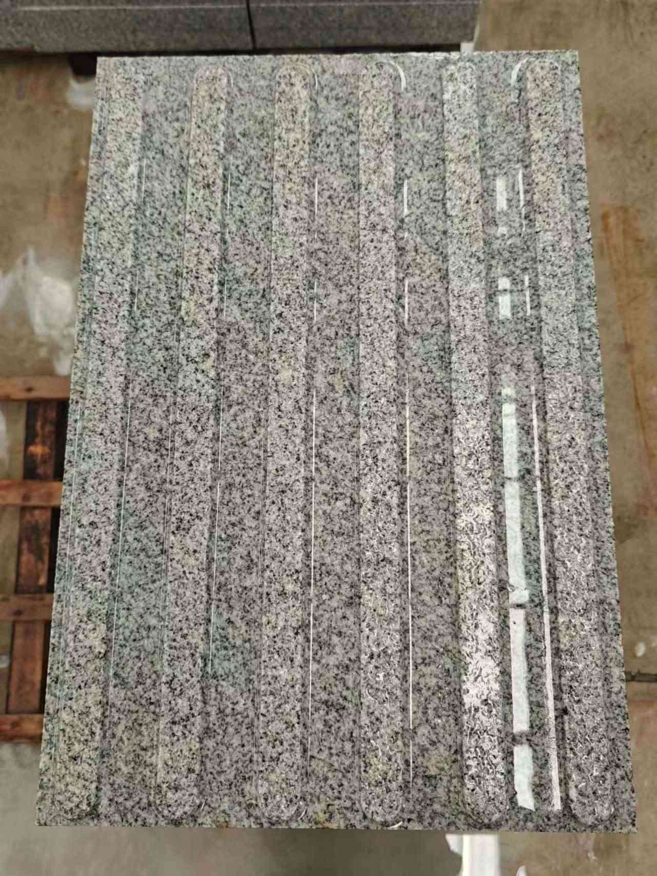 海东 芝麻白花岗岩荔枝面雕刻盲道，盲条