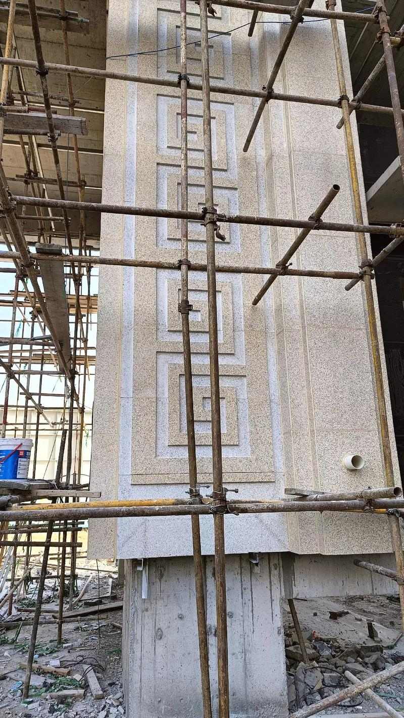 海东 黄金麻花岗岩别墅外墙干挂回纹造型效果