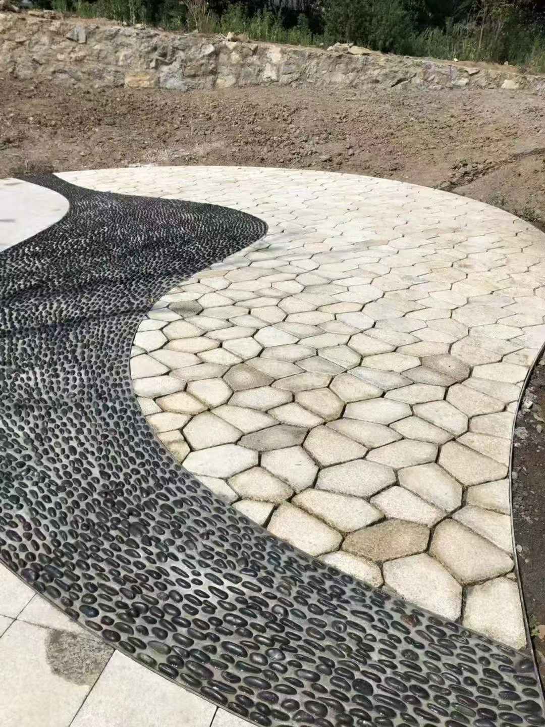 海东 黄金麻冰裂纹地铺石工地铺装案例