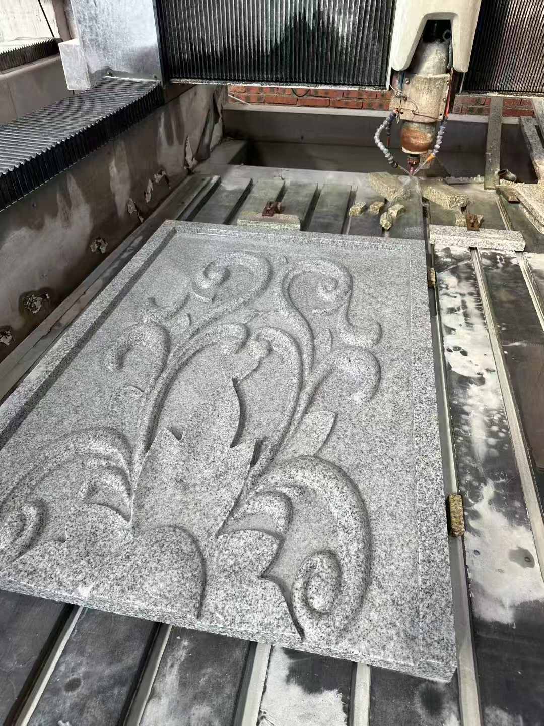 海东 白麻别墅干挂雕花板