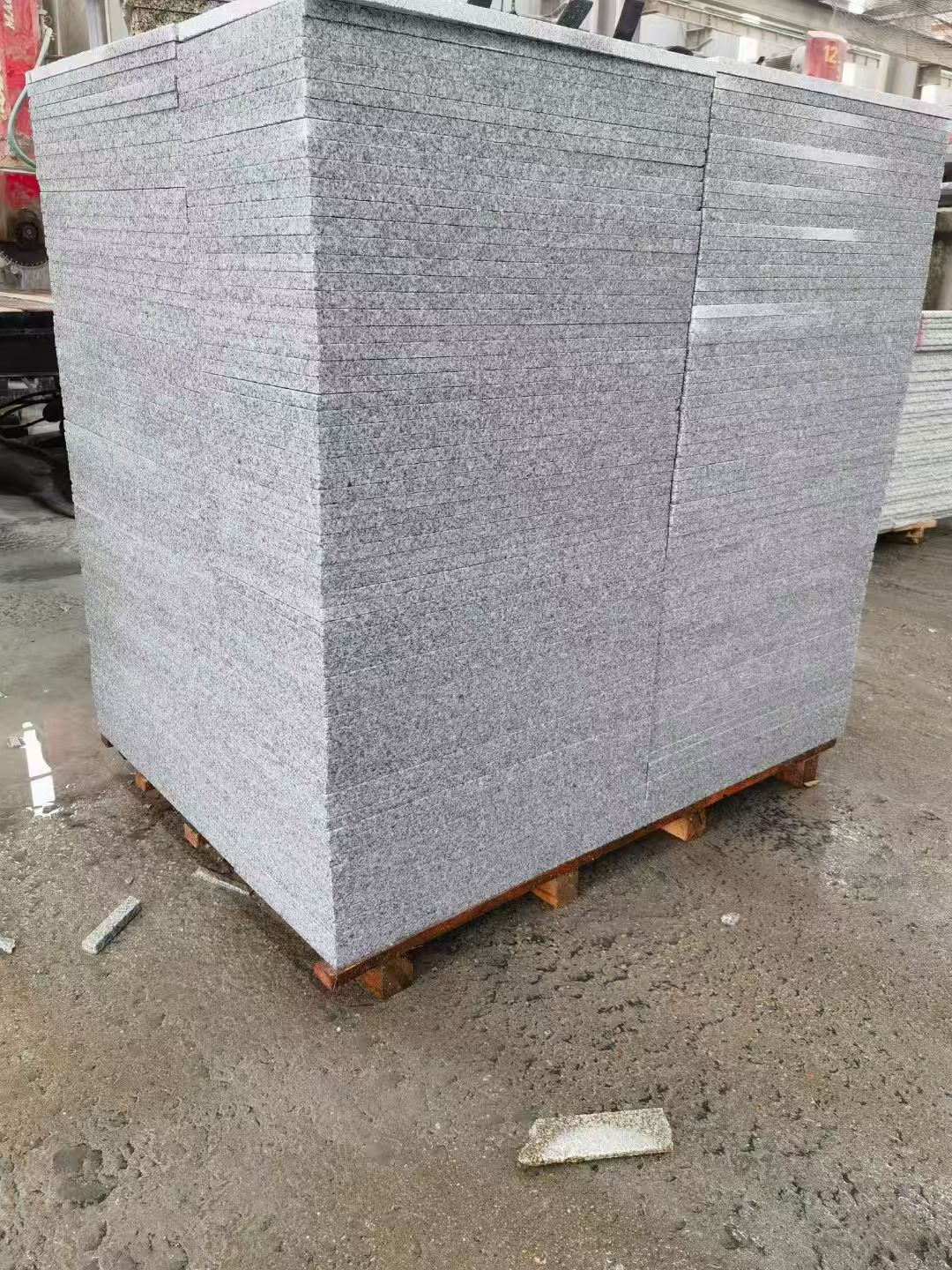 海东 芝麻白火烧面1.8厚300*600地铺石，尺寸标准，厚薄均匀