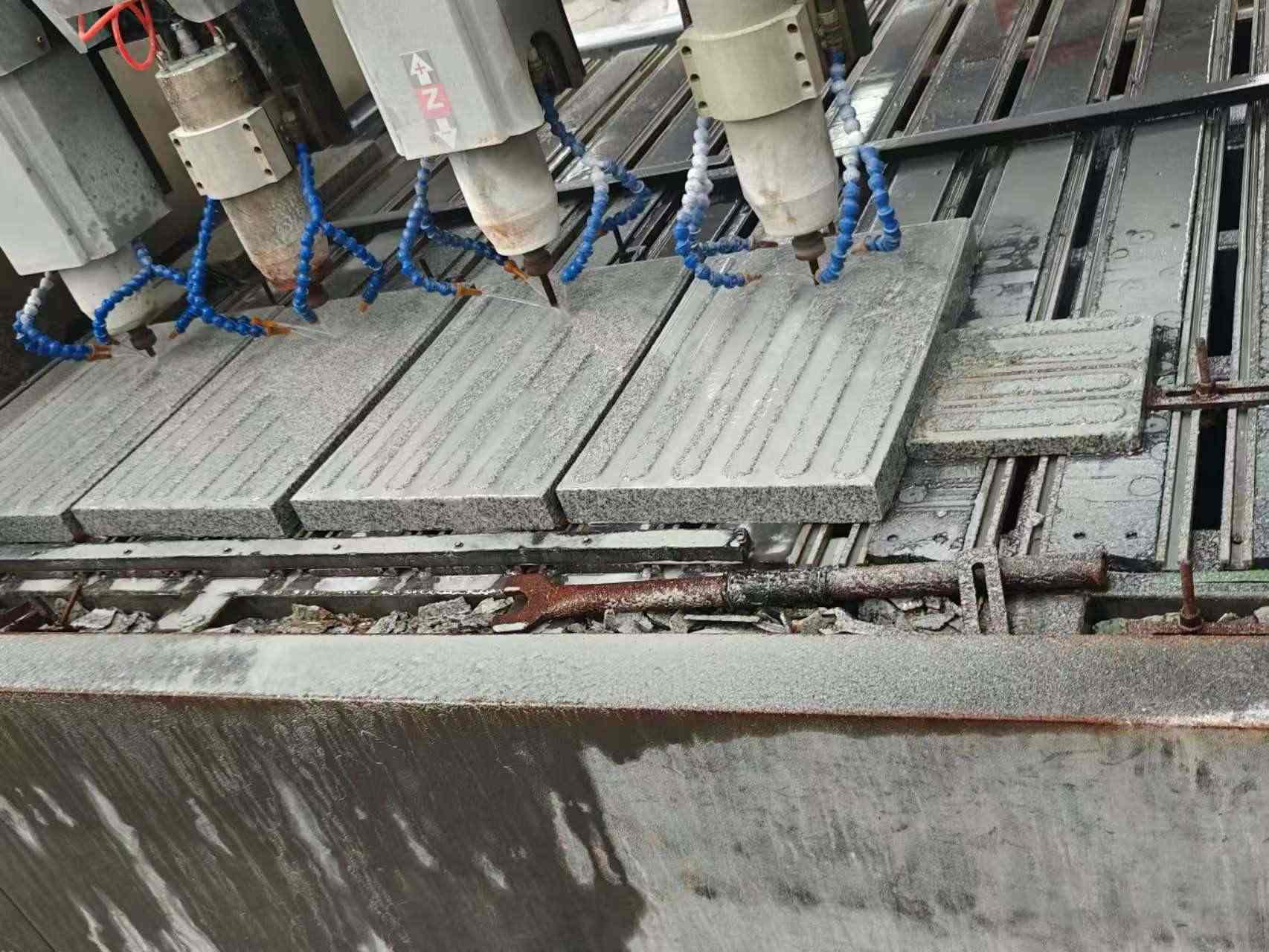 海东 芝麻白花岗岩荔枝面盲道雕刻