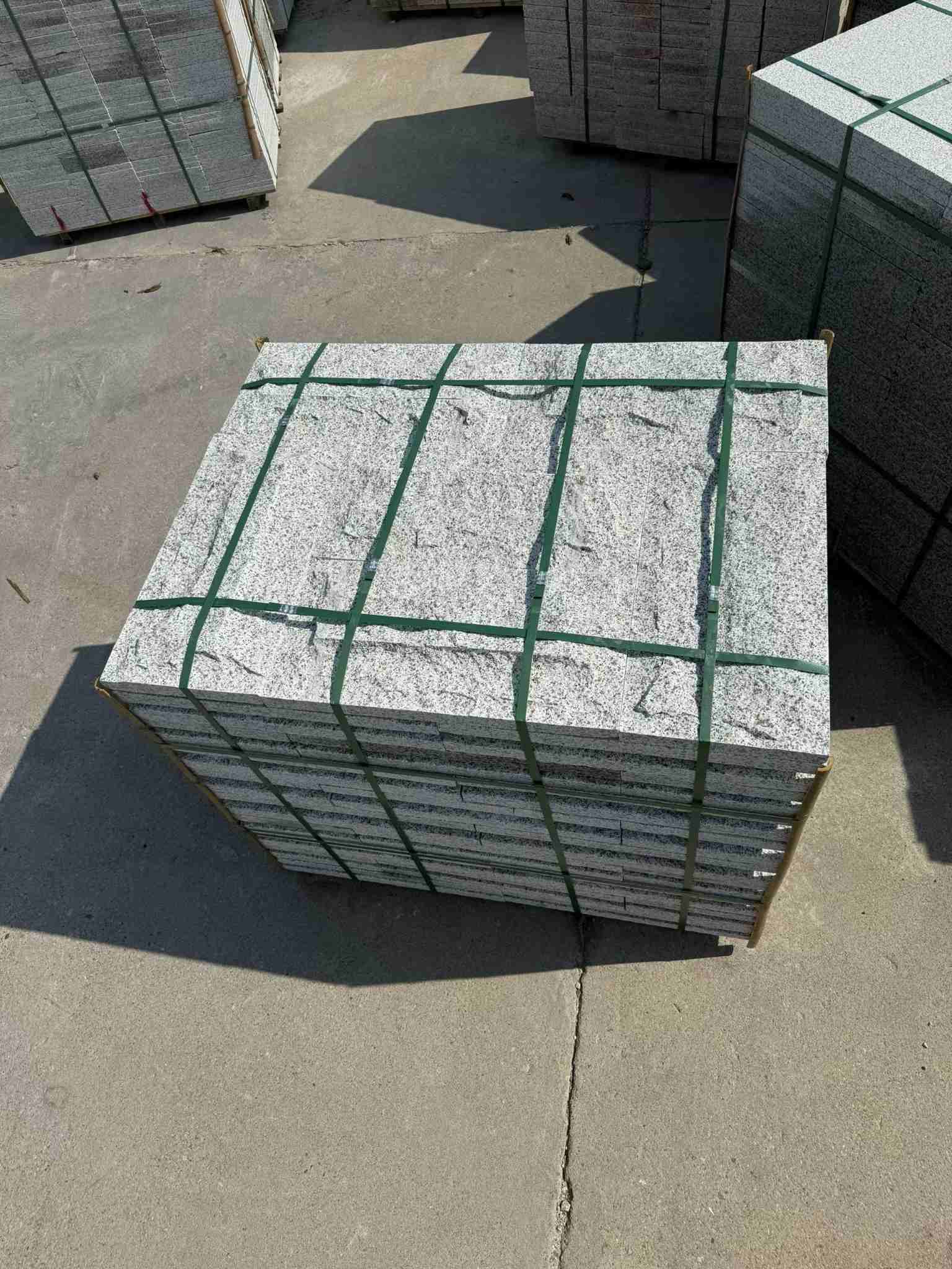 海东 白麻花岗岩石材自然面蘑菇石成品