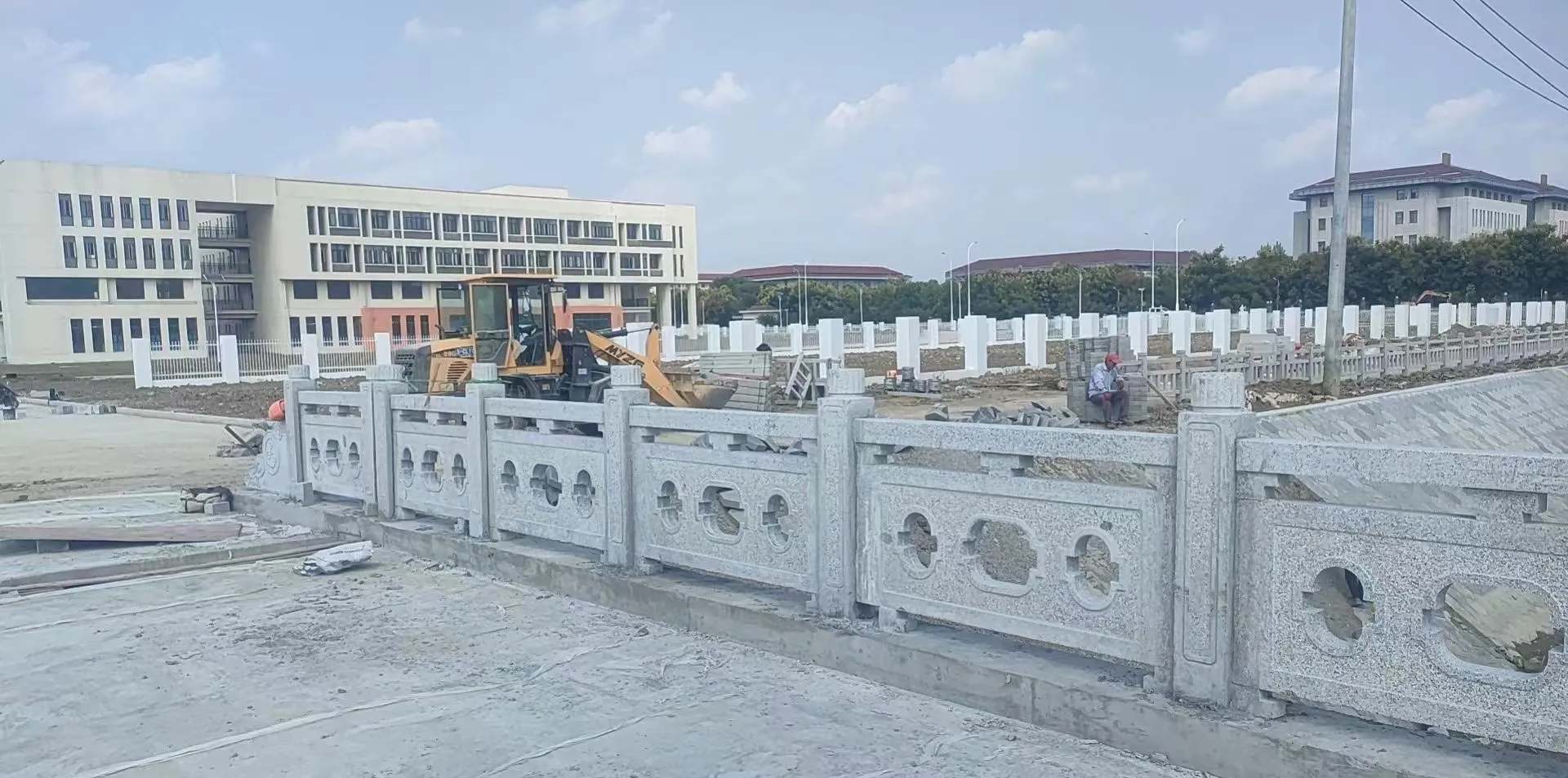 海东 白麻花岗岩荔枝面河道栏杆