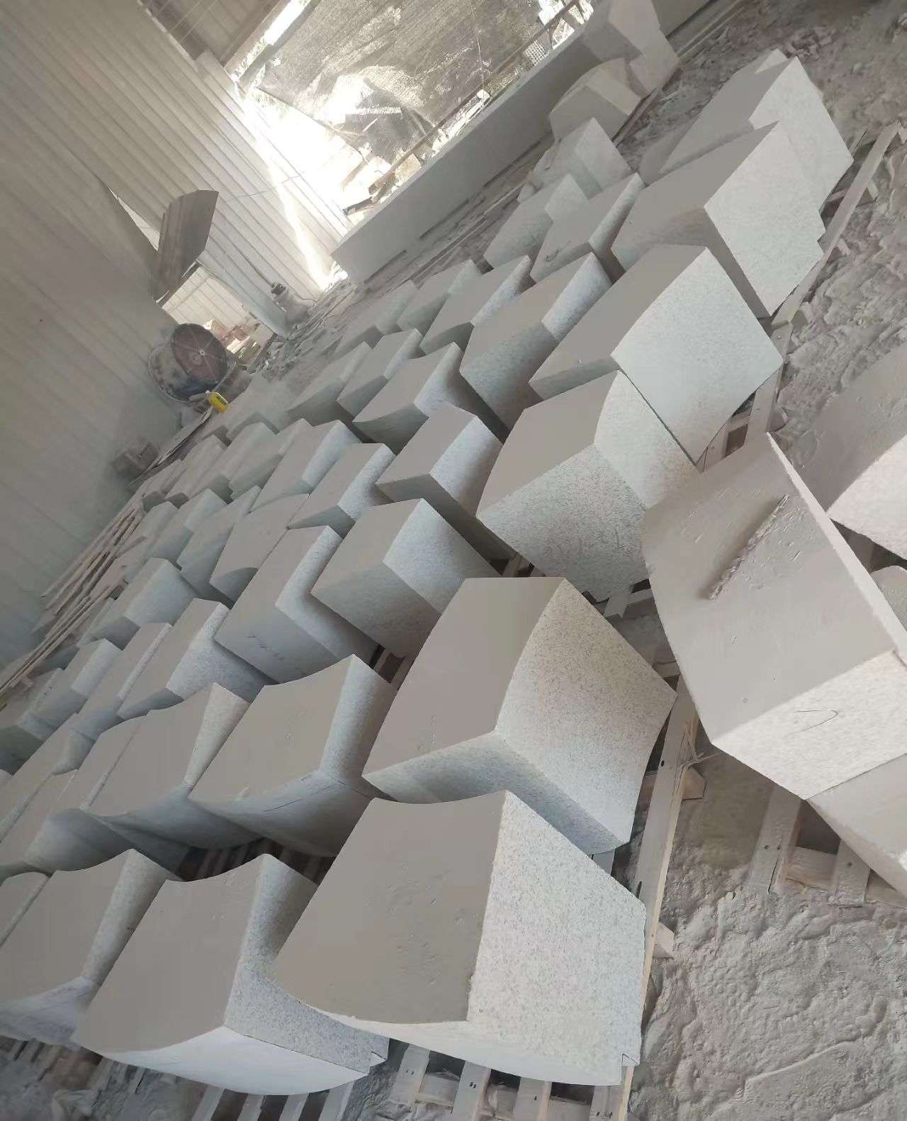 海东 白麻花岗岩异形坐凳