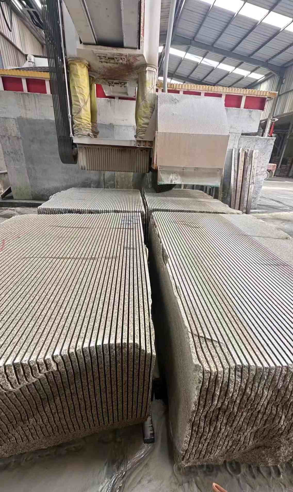 海东 车间生产日常，黄金麻白麻花岗岩