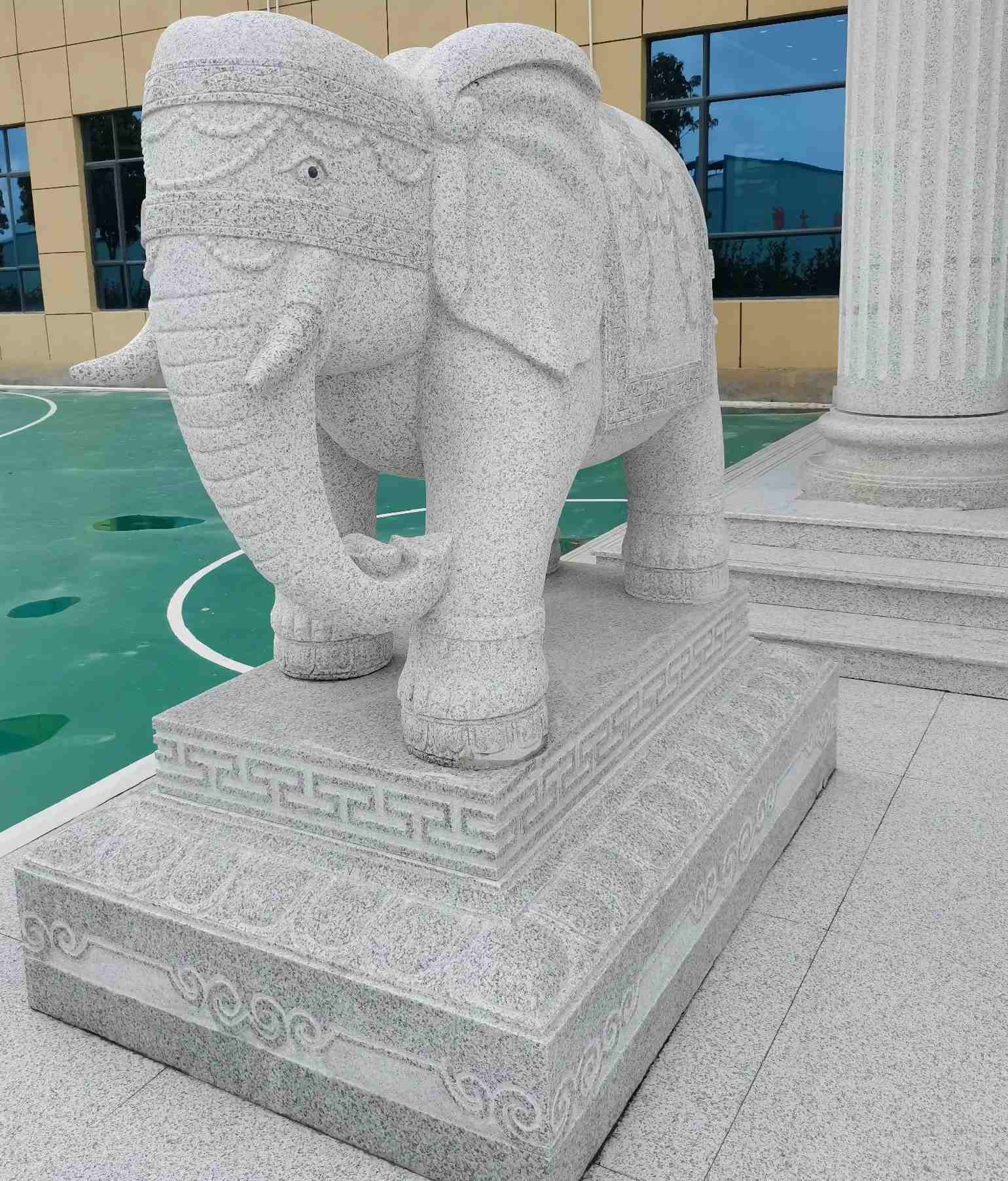 海东 白麻花岗岩动物异形石雕-大象