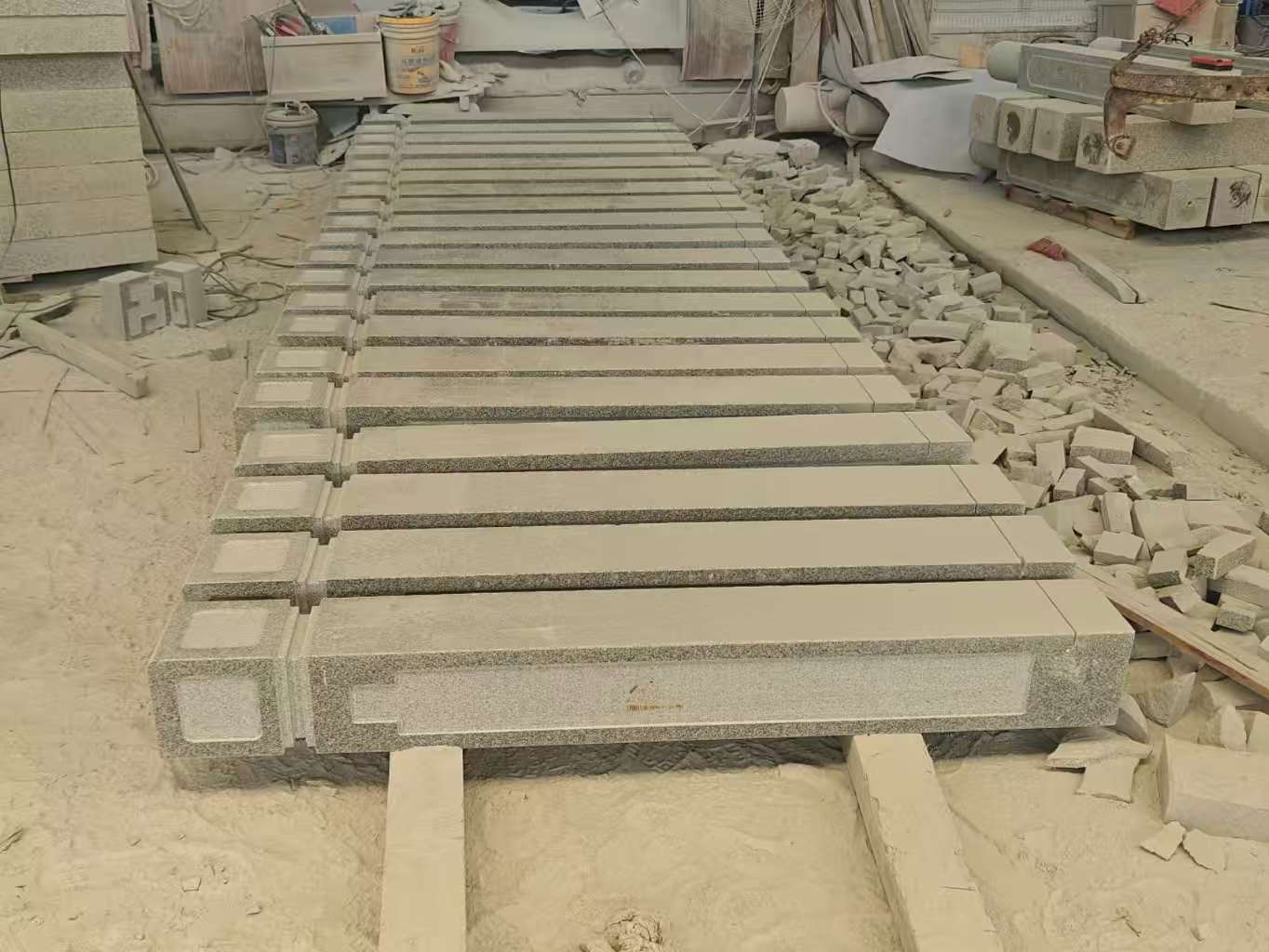 海东 芝麻白异形加工雕刻-栏杆大柱，方柱