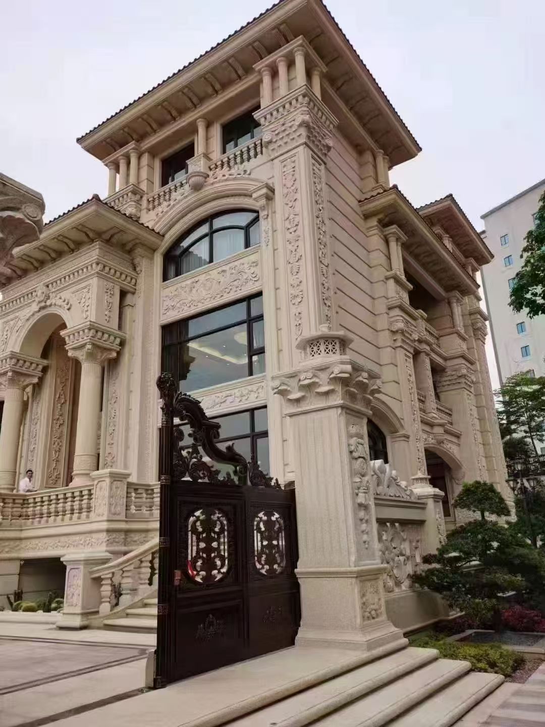 海东 黄金麻花岗岩别墅外墙干挂效果展示