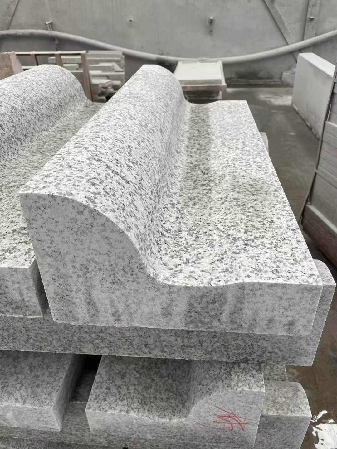 海东 白麻花岗岩S型路沿石，路侧石，马路牙子等